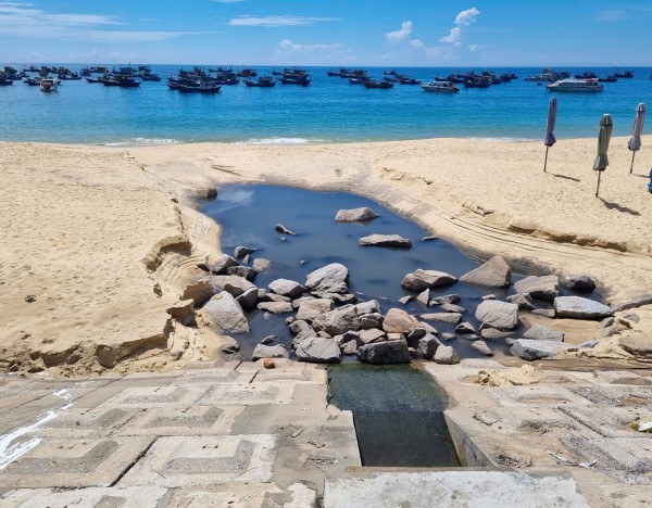 Gia Lai: Nước thải sinh hoạt chưa xử lý chảy thẳng ra biển Gia Lai: Nước thải sinh hoạt chưa xử lý chảy thẳng ra biển