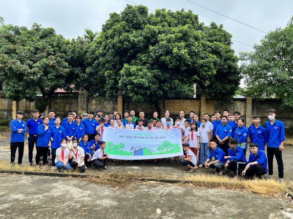 Hà Nội: Trung tâm GreenViet trồng cây xanh tại Trường Tiểu học Xuân Mai B