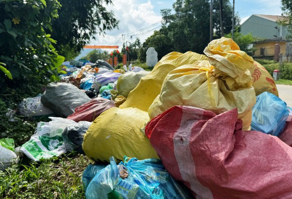 Hàng nghìn tấn rác tồn đọng, 4 xã ở Đà Nẵng đồng loạt 