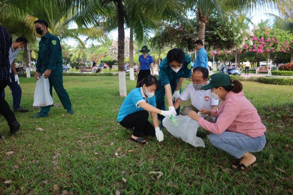 Khánh Hòa tổ chức lễ phát động “Ngày thu nhặt rác”