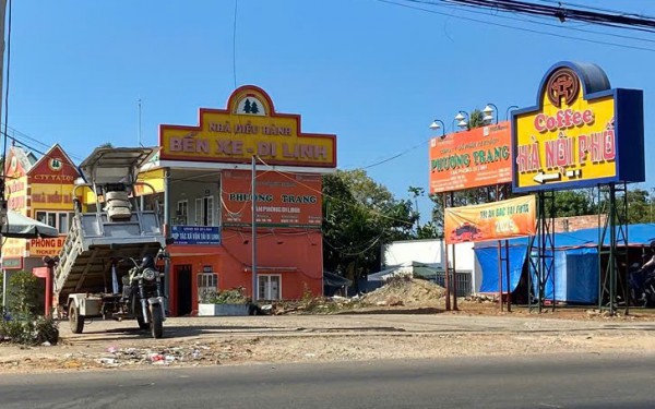 Lâm Đồng khẩn trương thu gom rác sinh hoạt ùn ứ dọc quốc lộ 20