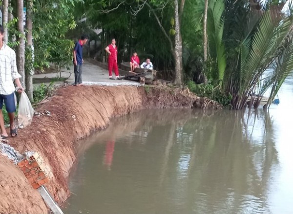 Liên tiếp xảy ra các vụ sạt lở đất ở Hậu Giang