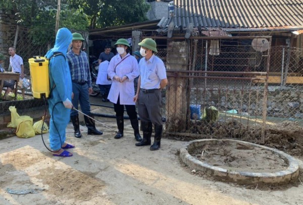 Nghệ An: Nỗ lực xử lý môi trường và phòng chống dịch bệnh ở tâm lũ Kỳ Sơn