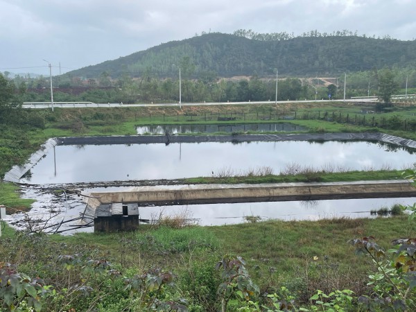 Nước thải bãi rác chảy tràn ra suối, người dân lo ngại ô nhiễm