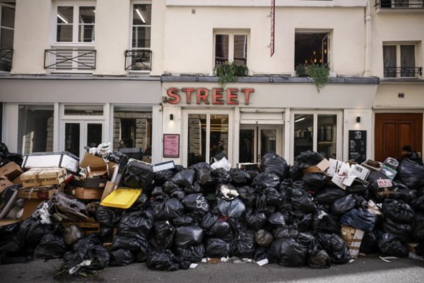 Pháp: Thủ đô Paris đối mặt với tình trạng quá tải rác sinh hoạt Pháp: Thủ đô Paris đối mặt với tình trạng quá tải rác sinh hoạt