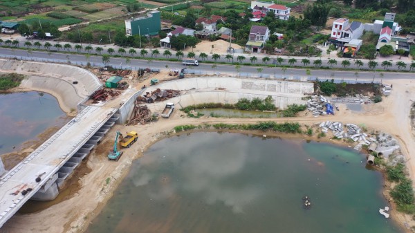 Quảng Ngãi: Trộm cát từ công trình đập dâng hạ lưu sông Trà Khúc đưa ra ngoài