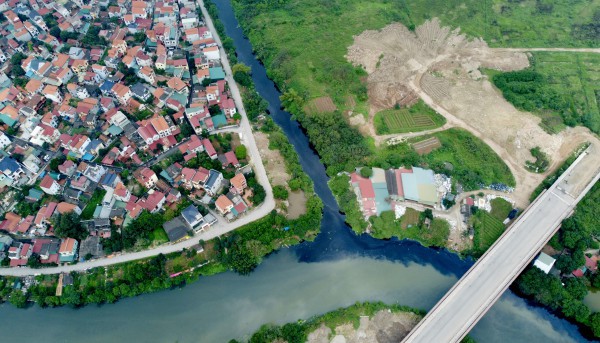 Sông Bắc Hưng Hải bị đầu độc suốt ngày đêm Sông Bắc Hưng Hải bị đầu độc suốt ngày đêm