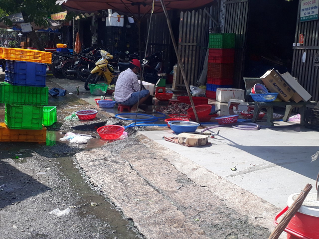TP. HCM: Báo động ô nhiễm từ rác thải tại Chợ đầu mối Hóc Môn