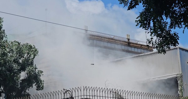 TP.HCM yêu cầu dừng phun nước làm nguội xỉ thép tại Công ty thép Vina Kyoei