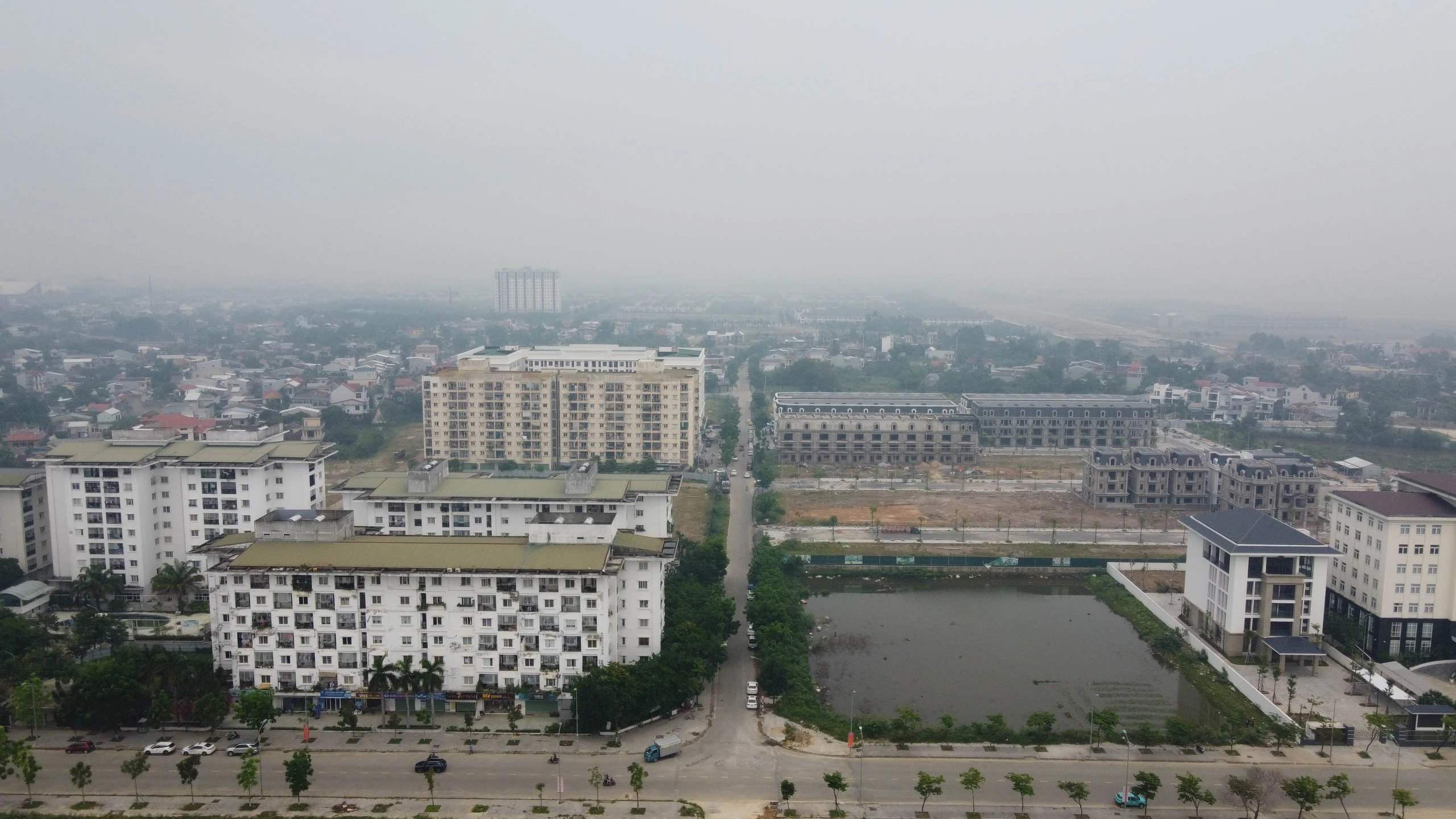TP.Huế: Nhiều nơi chìm trong khói đốt đồng, chung cư phải đóng kín cửa TP.Huế: Nhiều nơi chìm trong khói đốt đồng, chung cư phải đóng kín cửa