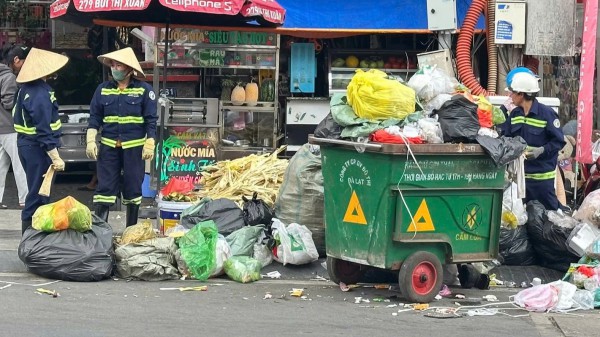 Đà Lạt gấp rút huy động 200 công nhân xử lý rác ùn ứ