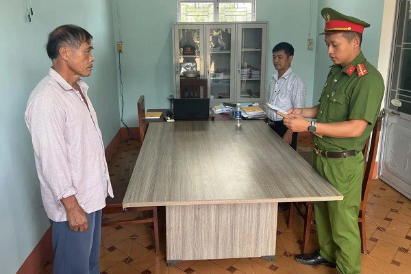 Khởi tố chủ trang trại hơn 4.000 con heo vì gây ô nhiễm môi trường