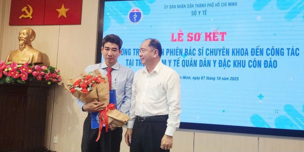 Bác sĩ khóc nghẹn khi nói về chuyến luân phiên đặc biệt ở đặc khu Côn Đảo Bác sĩ khóc nghẹn khi nói về chuyến luân phiên đặc biệt ở đặc khu Côn Đảo