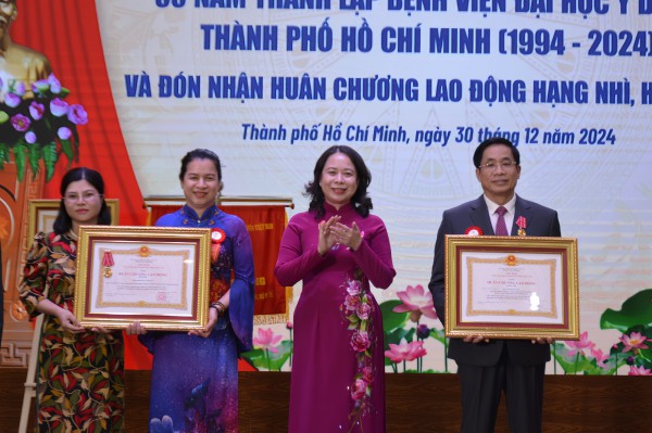 Bệnh viện Đại học Y Dược TP.HCM nhận danh hiệu Anh hùng Lao động