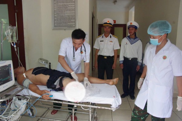 Bệnh xá đảo Trường Sa kịp thời cấp cứu ngư dân bị đứt lìa cẳng chân