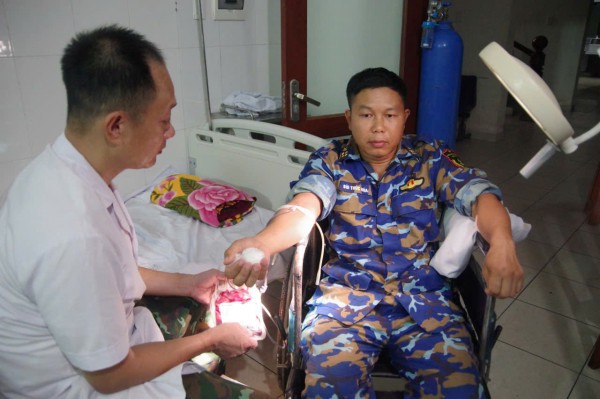 Bệnh xá đảo Trường Sa kịp thời cấp cứu ngư dân bị đứt lìa cẳng chân