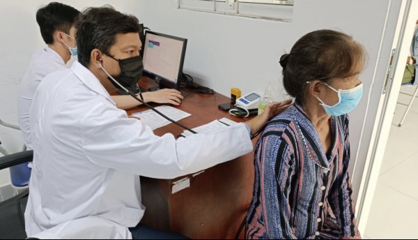 Cà Mau đề xuất giữ hỗ trợ cho 2.085 nhân viên y tế cơ sở