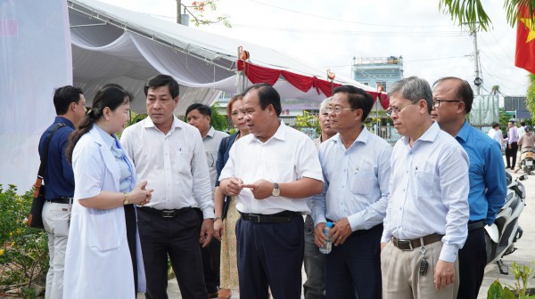 Cà Mau khám sức khỏe miễn phí, hướng đến phủ sổ sức khỏe điện tử toàn dân