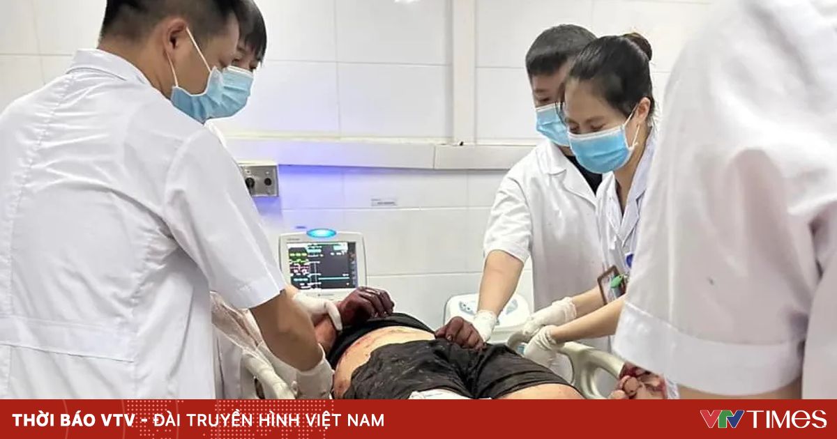 Cứu nam thanh niên người Trung Quốc bị một khung sắt nặng 1 tấn rơi trúng