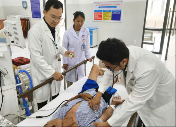 Du khách đột quỵ ở Côn Đảo đi trực thăng cấp cứu 300 triệu đồng