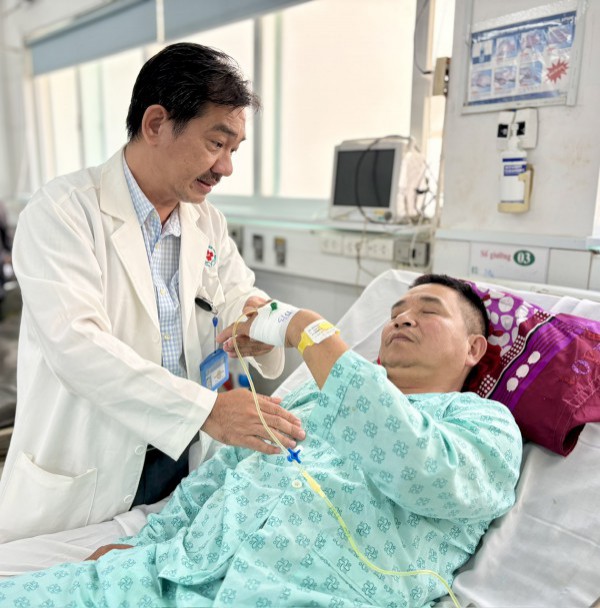 Du khách đột quỵ ở Côn Đảo đi trực thăng cấp cứu 300 triệu đồng