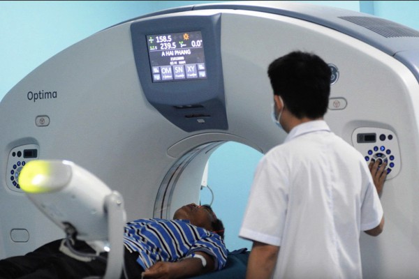 Nên sớm miễn viện phí cho bệnh nhân chạy thận, ung thư