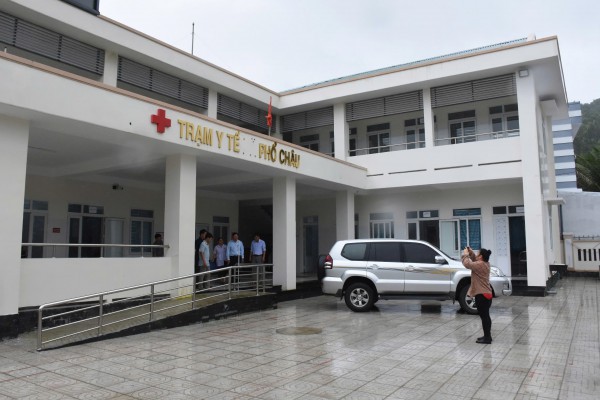 Quảng Ngãi: Trạm y tế thiếu nước sạch, phải mua nước đóng chai để rửa dụng cụ