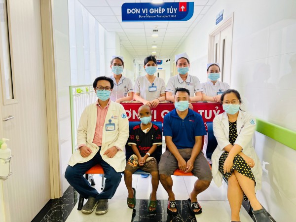 TP.HCM: Anh trai 10 tuổi hiến tế bào gốc cứu em 8 tuổi bị suy tủy nặng