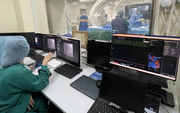 Thứ trưởng Bộ Y tế Nguyễn Tri Thức chỉ rõ khác biệt giữa AI và bác sĩ