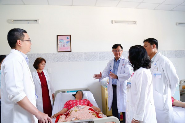 Uống thuốc tránh thai khẩn cấp vẫn mang thai ngoài tử cung ở vị trí cực hiếm