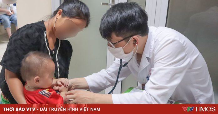 Vượt bão đưa con đi tìm lại nụ cười
