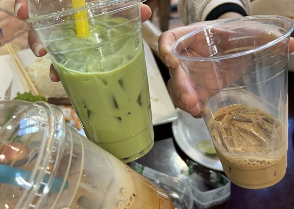 Ổ hạt vi nhựa có thể ở ngay trong những ly đồ uống thường ngày