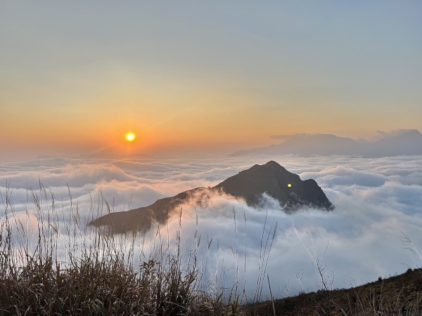 Chinh phục biển mây Ky Quan San, ngắm hoa đỗ quyên rừng