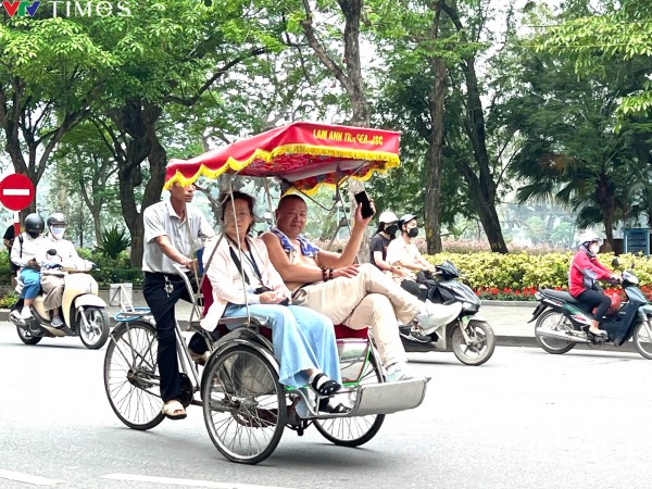 Nghỉ lễ 30/4 và 1/5: "Du lịch gần"... lên ngôi!