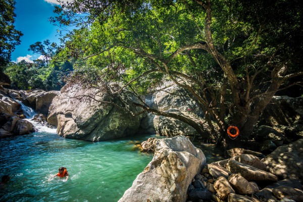 Trekking xuyên rừng, ngâm mình trong làn nước suối tại Ba Hồ, Khánh Hòa