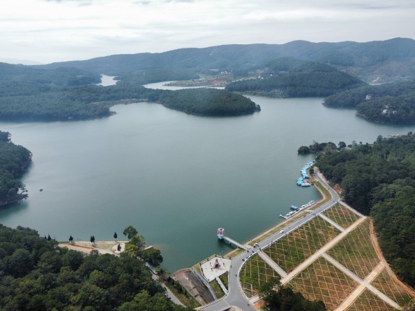 Đề xuất thêm bến thuyền, sân bay trực thăng để du lịch hồ Tuyền Lâm 