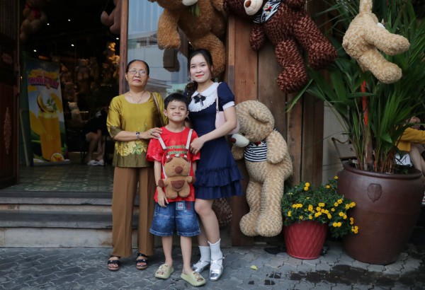 Chi nửa tỉ trang trí gấu bông, quán cà phê TP.HCM thành điểm check-in 