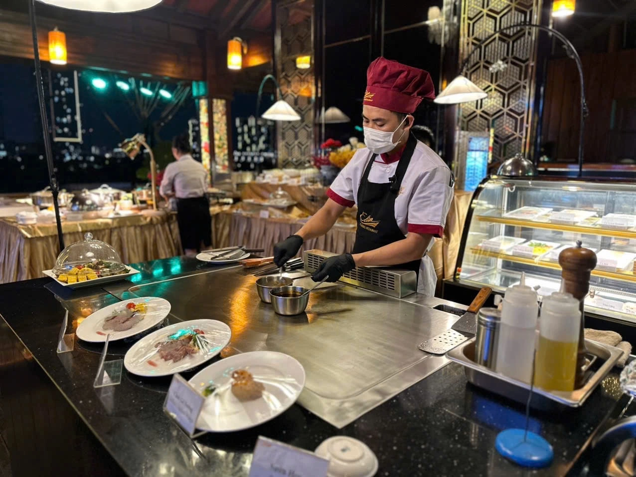 Khám phá nhà hàng nổi 5 sao giữa sông Sài Gòn, điểm ngắm pháo hoa cực đỉnh Khám phá nhà hàng nổi 5 sao giữa sông Sài Gòn, điểm ngắm pháo hoa cực đỉnh
