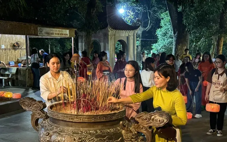 Khởi động tour du lịch Đền Hùng về đêm