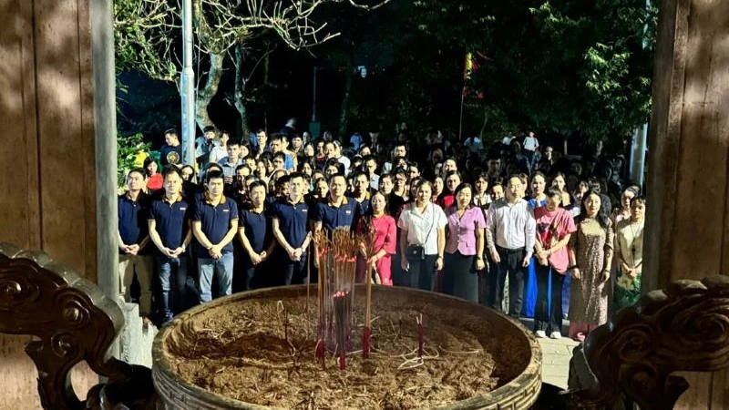 Khởi động tour du lịch Đền Hùng về đêm