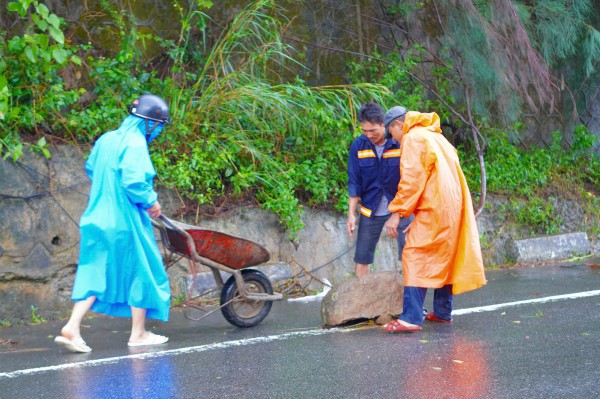 Bão số 1: Bán đảo Sơn Trà xuất hiện nhiều điểm sạt lở nguy hiểm