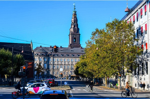 Bay thẳng tới xứ sở chuyện cổ tích Andersen