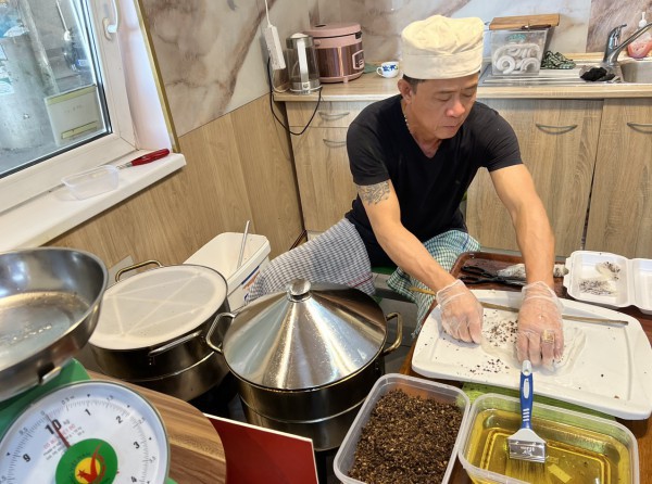 Bên trong chợ Việt lớn nhất châu Âu Bên trong chợ Việt lớn nhất châu Âu