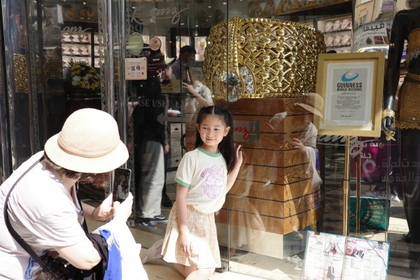 Chợ vàng Dubai tấp nập khách du lịch