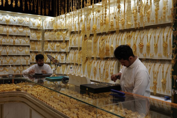 Chợ vàng Dubai tấp nập khách du lịch