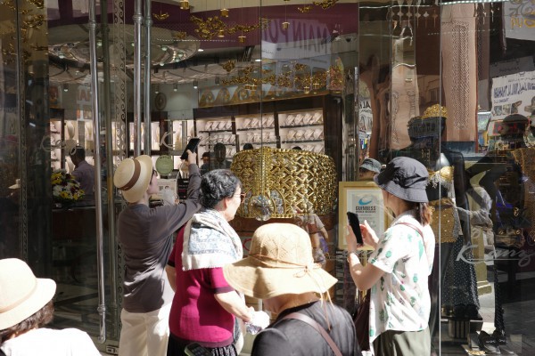 Chợ vàng Dubai tấp nập khách du lịch