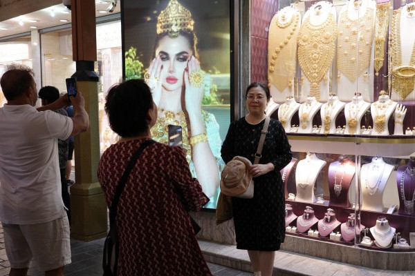 Chợ vàng Dubai tấp nập khách du lịch