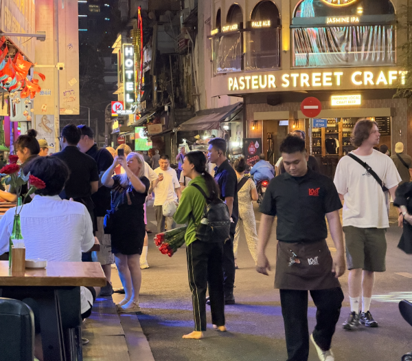 Công an phường Bến Thành nói gì về việc hàng rong, ăn xin làm phiền du khách?