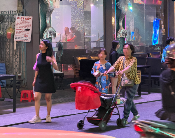 Công an phường Bến Thành nói gì về việc hàng rong, ăn xin làm phiền du khách?