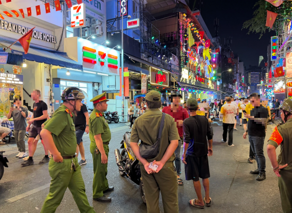 Công an phường Bến Thành nói gì về việc hàng rong, ăn xin làm phiền du khách?